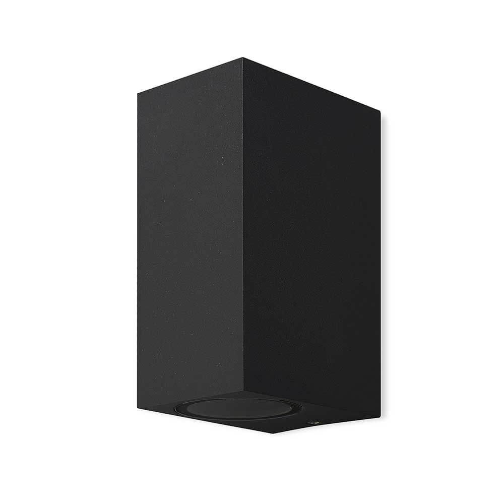 Kandanchu Außenwandleuchte Rechteckig in modernem Design aus robustem Metall, ideal für geschützte Außenbereiche.