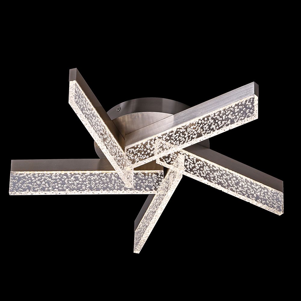 LED-Deckenlampe Chrom Burbuja mit modernem Design und einzigartiger Lichtgestaltung.