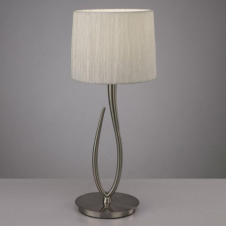 Lua Tischlampe Groß: zeitgemäße Tischlampe mit rundem Textilschirm und metallischer Basis.