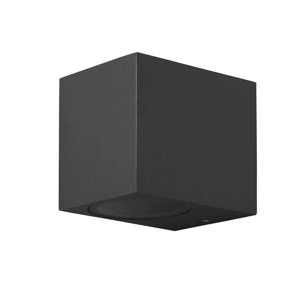 Outdoor Wandlampe Eckig Kandanchu in elegantem, eckigem Design mit robuster Konstruktion.