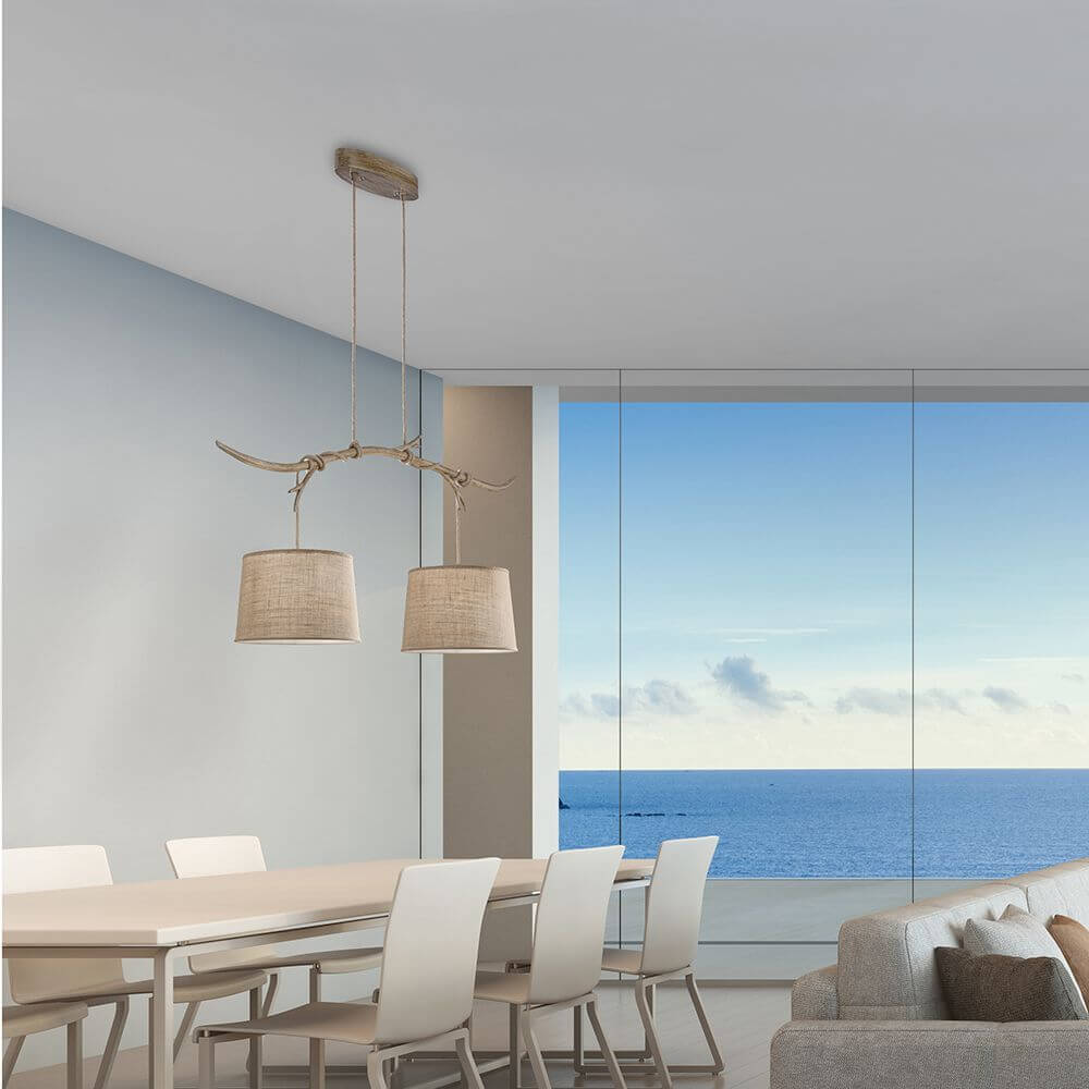Moderne Sabina Hängeleuchte aus Textil und Holz in stilvollem Wohnambiente mit Meerblick.