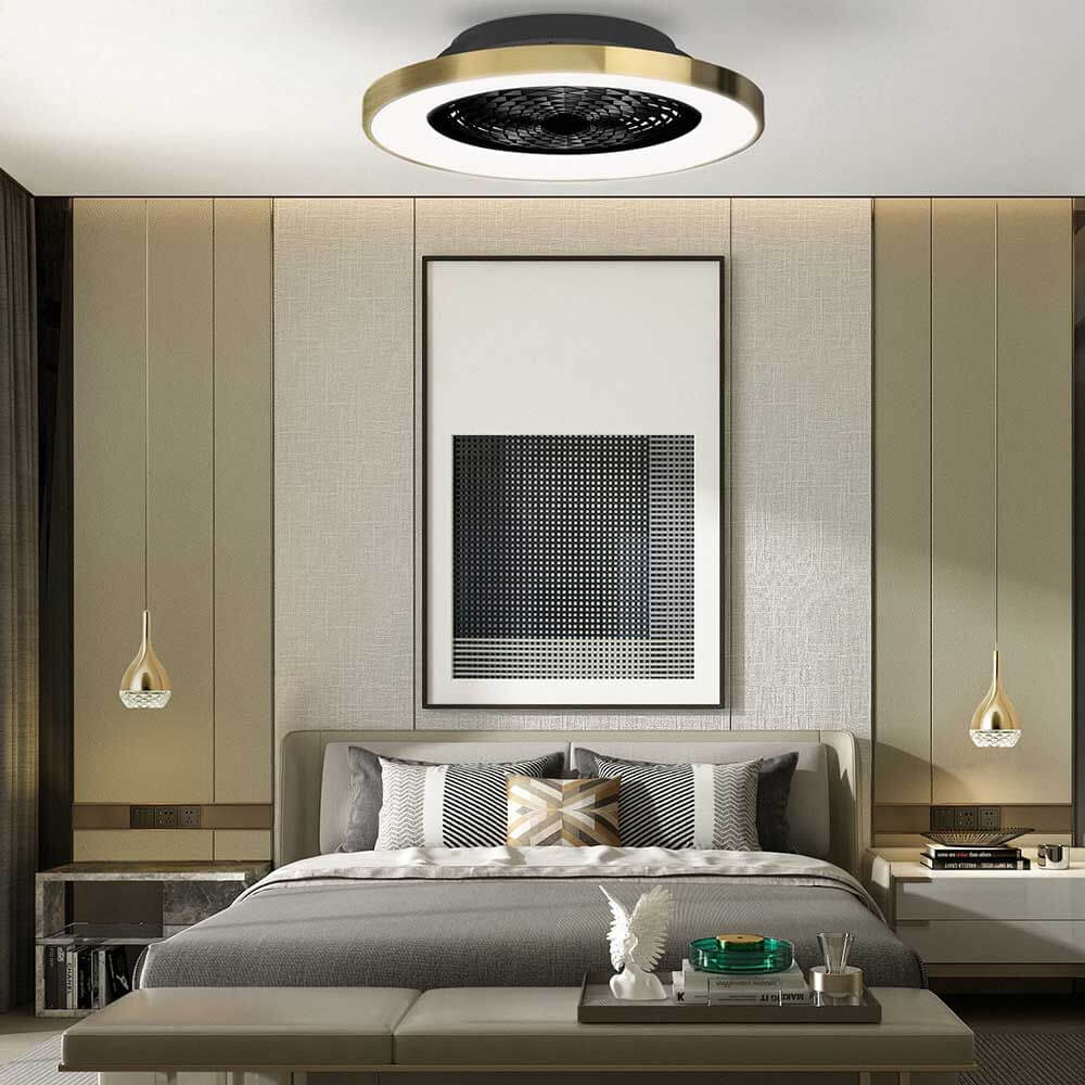 Tibet Deckenventilator mit LED Beleuchtung im modernen Schlafzimmer mit stilvollem Interieur.