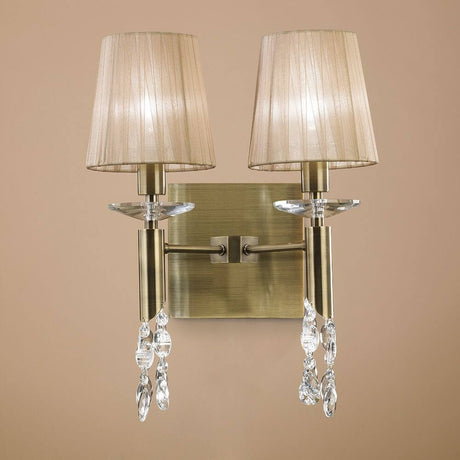 Tiffany Doppel-Wandleuchte mit eleganten Stoffschirmen und Kristallelementen, ideales Design für moderne Wohnräume.
