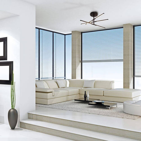 Moderne Wohnung mit Torch LED-Deckenlampe, stilvolles Ambiente mit runden Formen und hochwertigen Materialien.