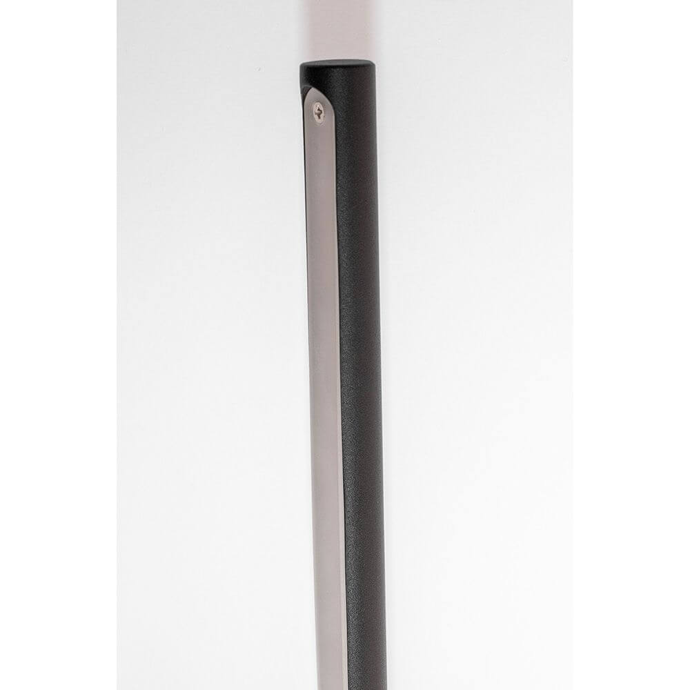 Torch LED-Tischlampe Detailansicht des Ständers mit modernem Design und hochwertigen Materialien.
