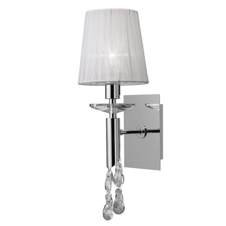 Wandlampe Tiffany mit weißem Lampenschirm, glänzendem Metall und dekorativen Kristallen.