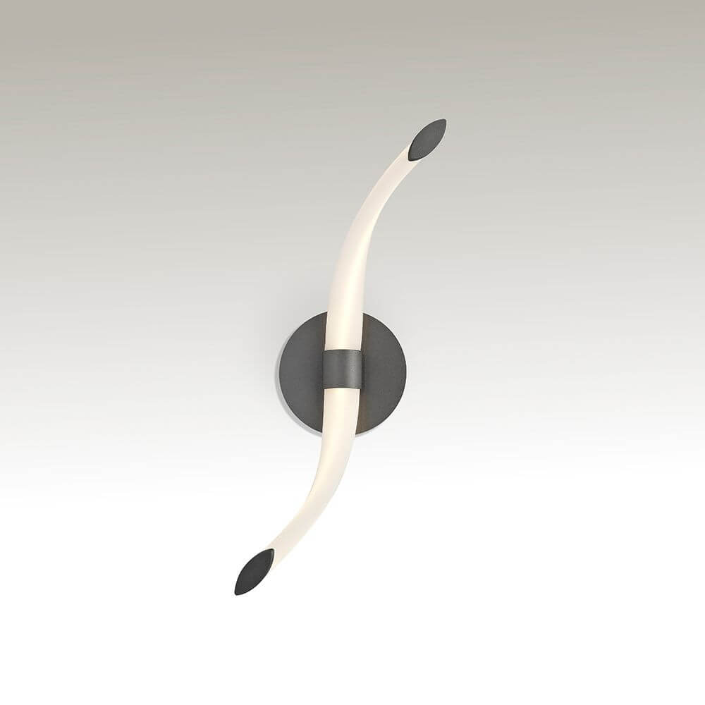 LED-Wandleuchte Armonia mit geschwungener Form, ideal für moderne Eingangsbereiche und stilvolle Lesezonen.