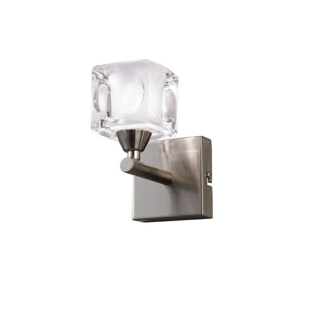 Wandleuchte Cuadrax Cristal mit elegantem Design aus Metall und Glas, perfekt für moderne Innenräume.