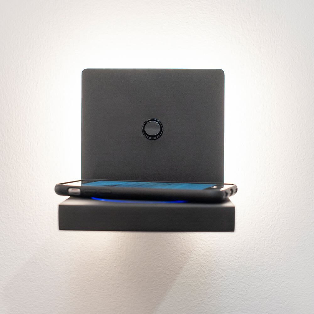 Zanzibar quadratische LED-Wandleuchte mit Ladestation, stilvoll und modern, ideal für Flure und Schlafzimmer.