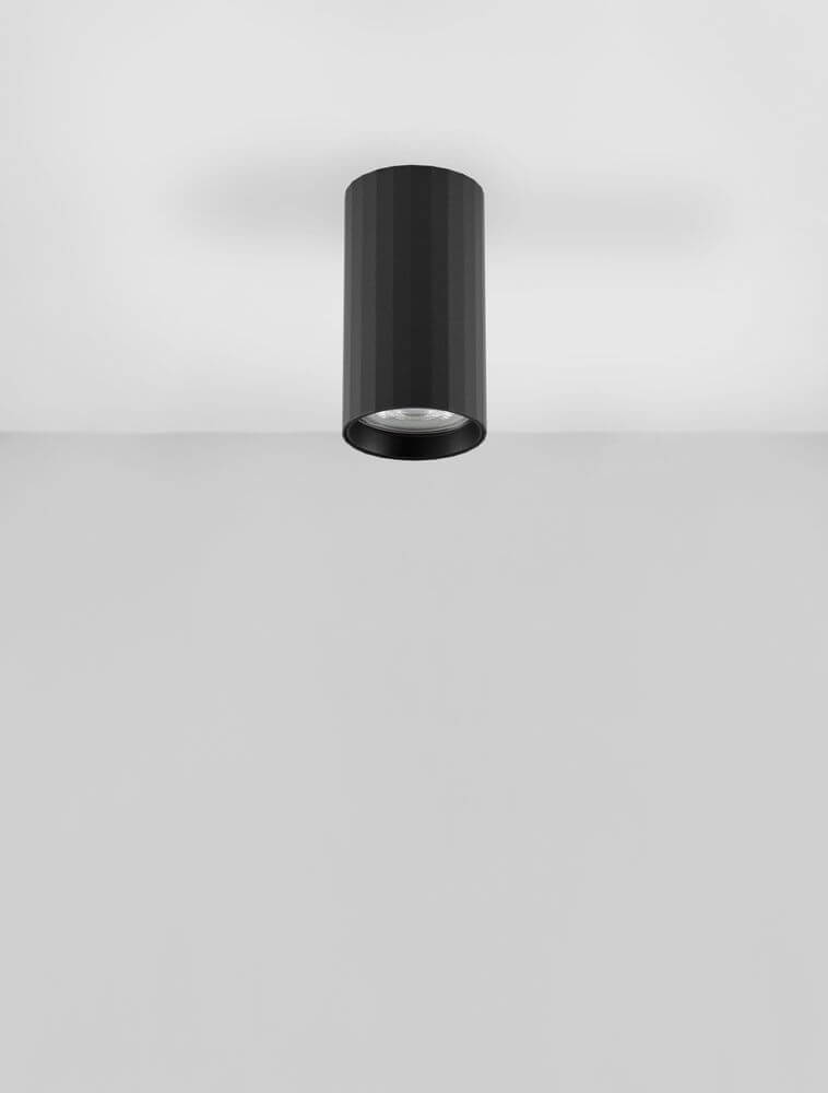 Mare Deckenleuchte GU10 Ø 5,5cm in schwarz an der Decke montiert, minimalistisches Design