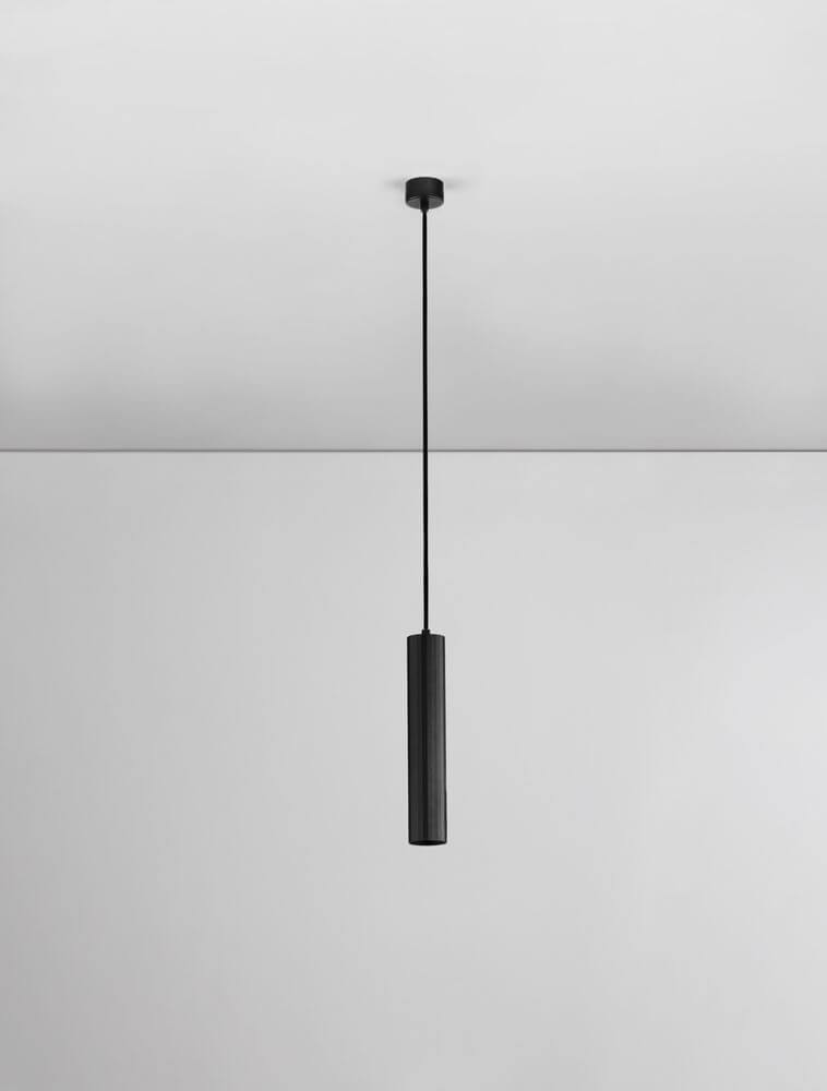 Mare Pendelleuchte Ø 5,5cm Geriffelt in modernem Design, stilvoll von der Decke hängend.