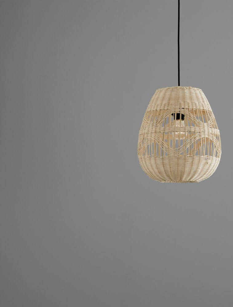 Marlo Pendelleuchte Birne Beige Rattan in elegantem Rattan-Design, ideal für Ess- und Wohnzimmer.