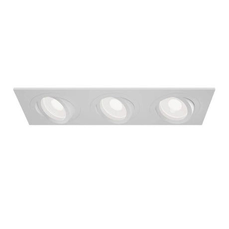Spot encastré Atom à 3 flammes au design moderne avec trois spots réglables en blanc.