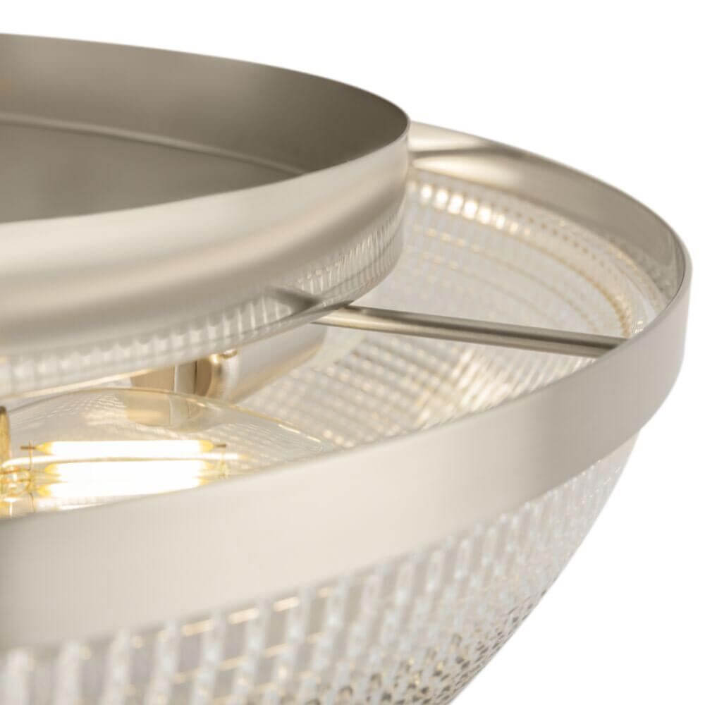 Detailansicht der Coupe 6-flammige Deckenlampe aus Glas mit antiker Farbgebung und nickelfarbigen Beschlägen.