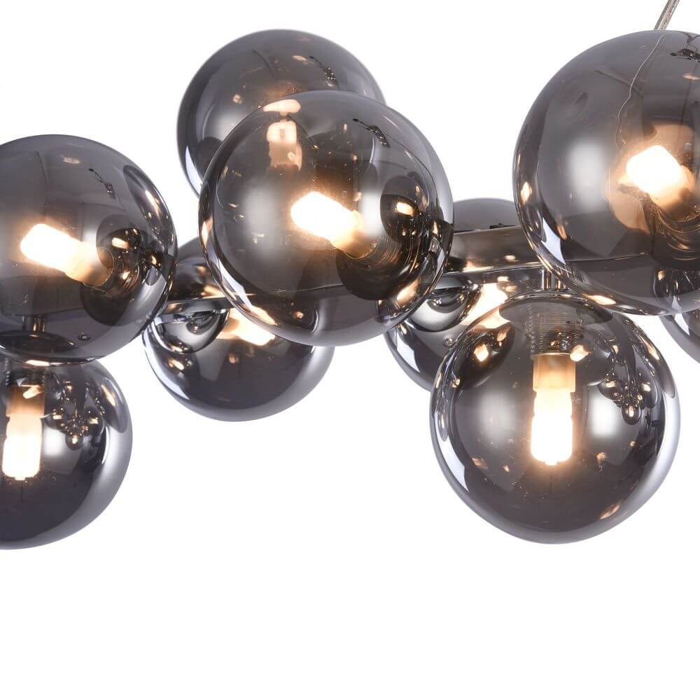 Dallas 25-flammige Hängeleuchte länglich mit modernen, runden Glasdiffusoren und Metallrahmen in Chrom oder Gold.