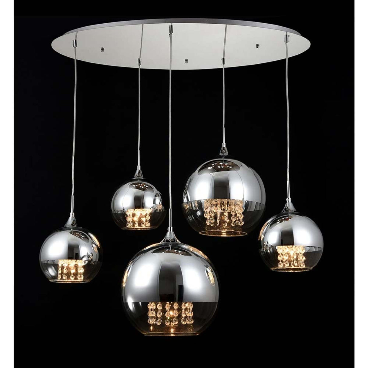 Fermi Pendelleuchte 5-flammig aus Metallrahmen mit Chrom- und Glasdiffusoren und dekorativen Kristallen.