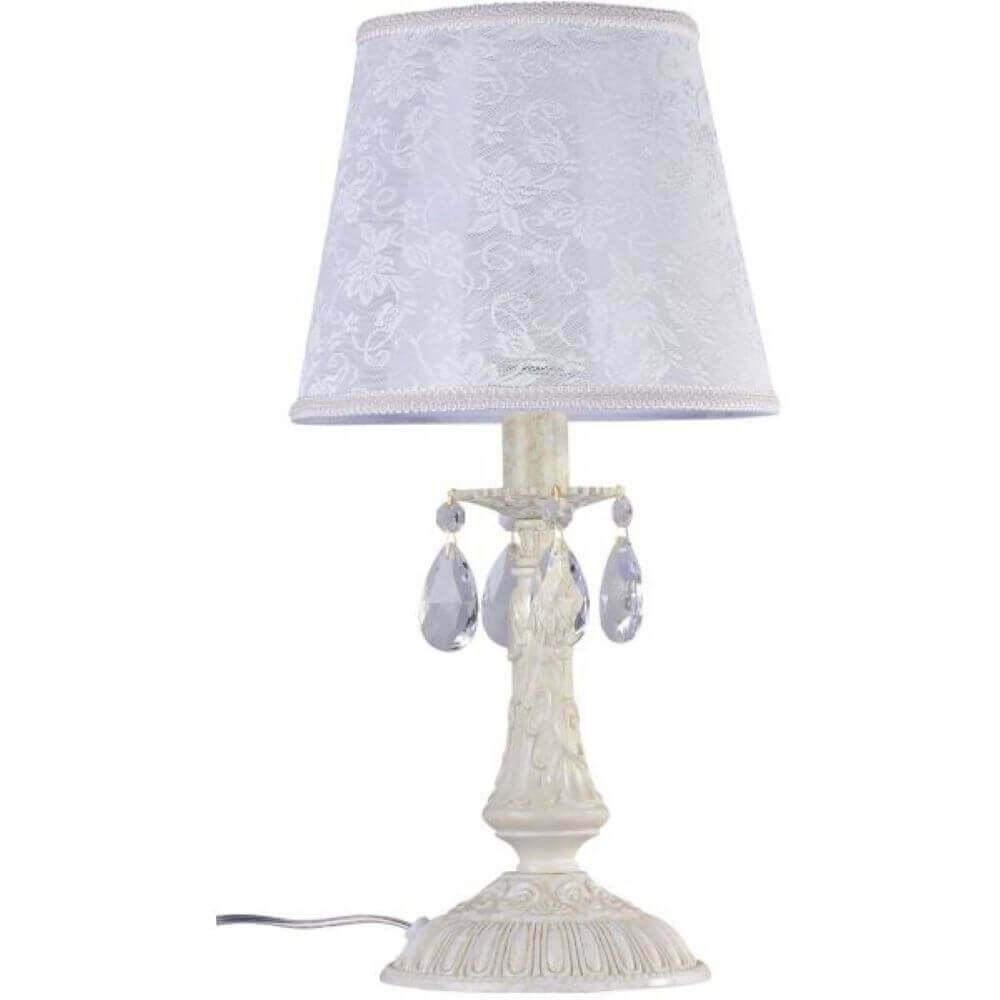 Filomena Tischlampe mit elfenbeinfarbenem Metallrahmen und Spitze, verziert mit Kristall behängen.