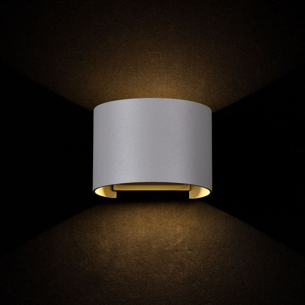 Fulton LED-Außenwandlampe rund IP54: moderne Metalllampe mit einstellbarem LED Lichtstrahl