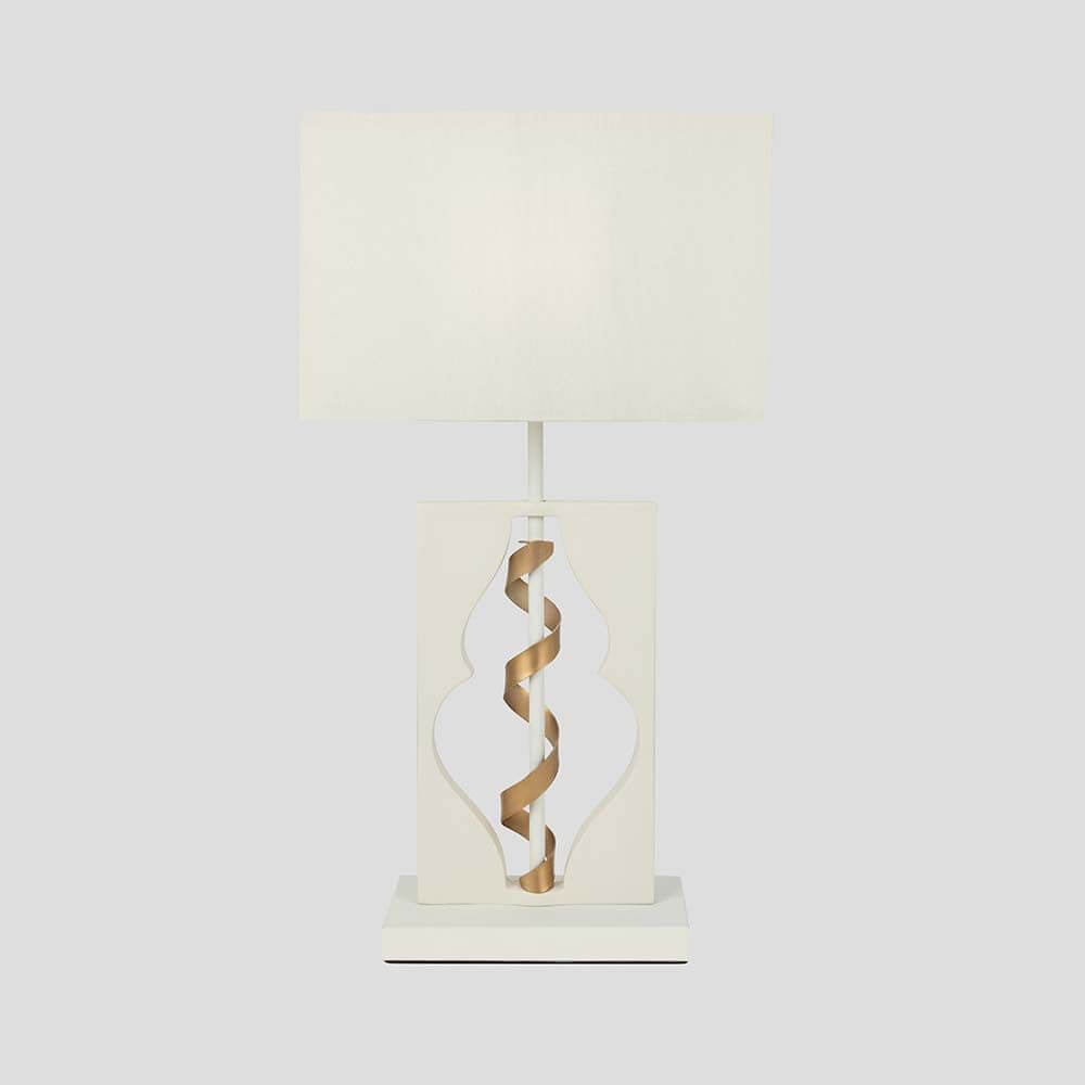 Intreccio Tischlampe Weiß, Gold mit Metallrahmen und Stofflampenschirm, goldenen Dekorationsbändern.