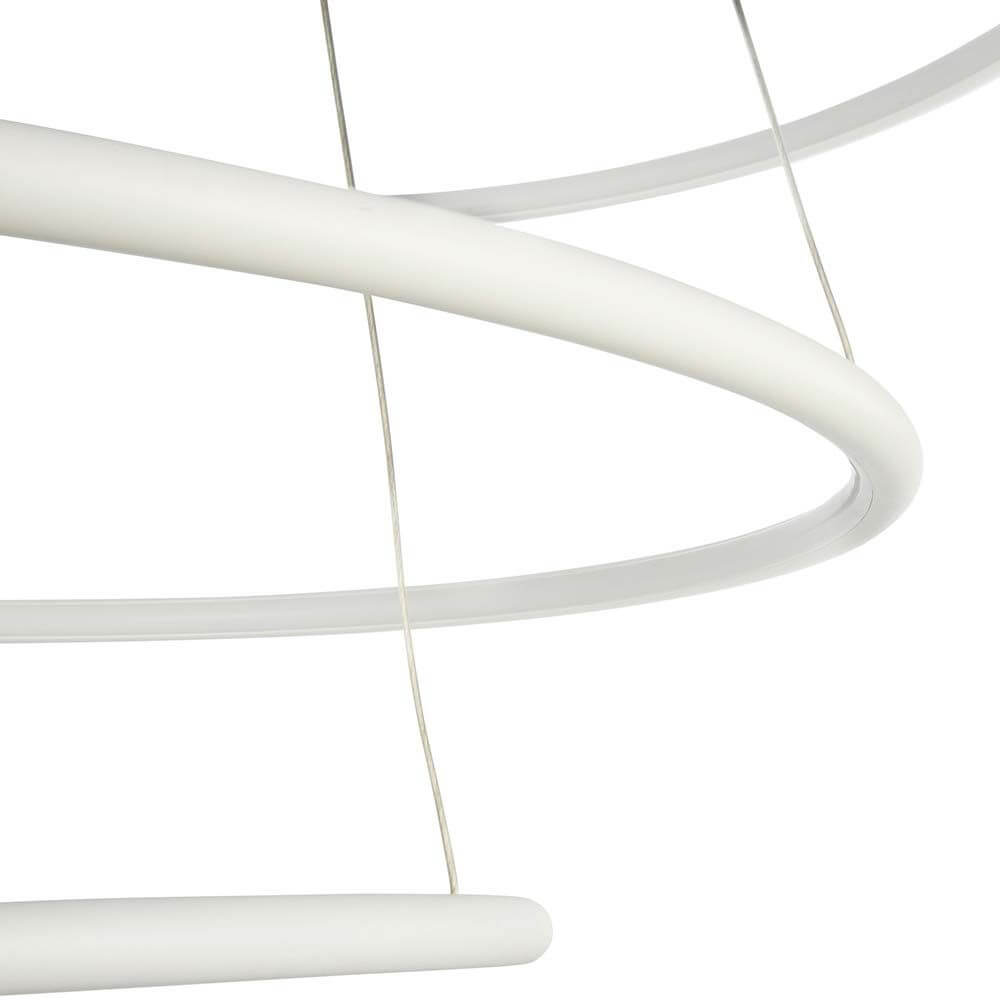 Nola LED Hängeleuchte 3-Ringe mit elegantem, modernem Design und anpassbaren Ringpositionen.