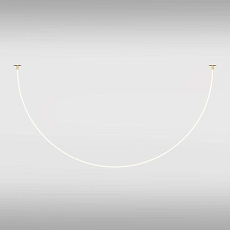 Montageansicht der LED Pendelleuchte Tau 400cm auf einer weißen Wand.