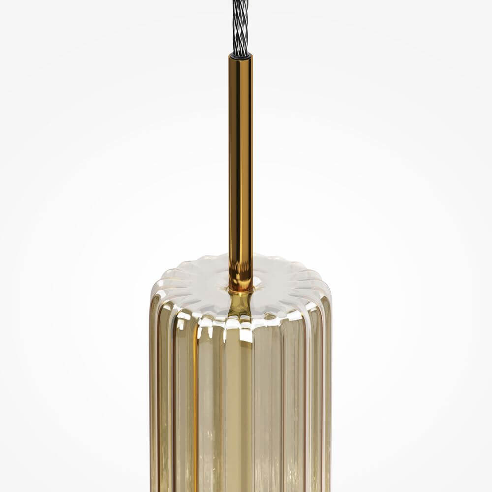 LED Hängeleuchte Ordo XL in elegantem Design mit goldfarbenem Anschluss und klarem Glaskörper.