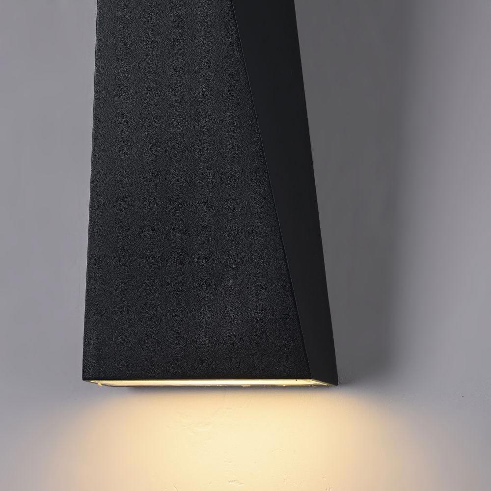 TimesSquare LED-Wandaußenlampe Big IP54 in elegantem Design mit LED-Modul und robustem Metallkorpus.