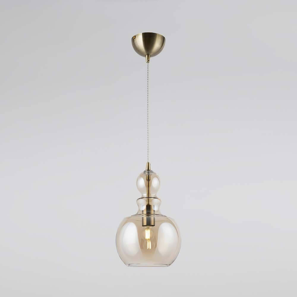 Tone Glas-Pendellampe mit Metallrahmen und bernsteinfarbenen Diffusoren, höhenverstellbar.