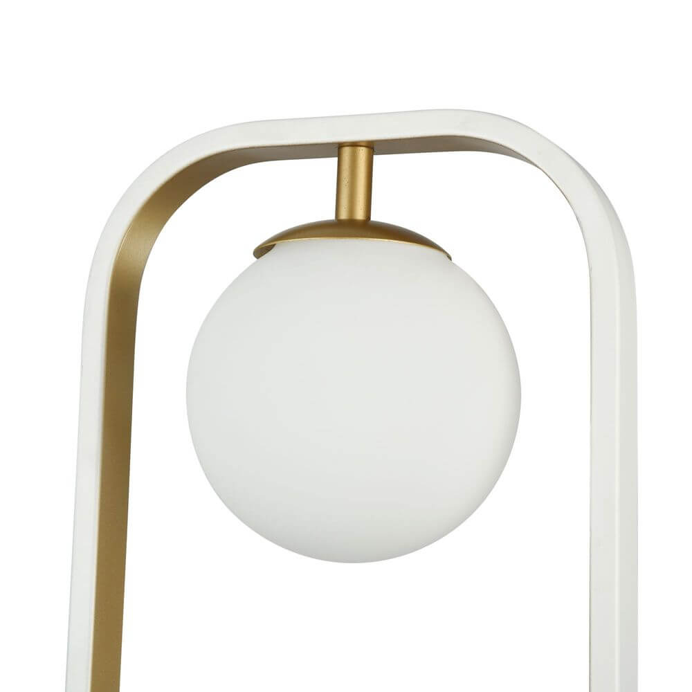 Wandleuchte Avola mit robustem Metallrahmen in matt weiß und Glasdiffusor.