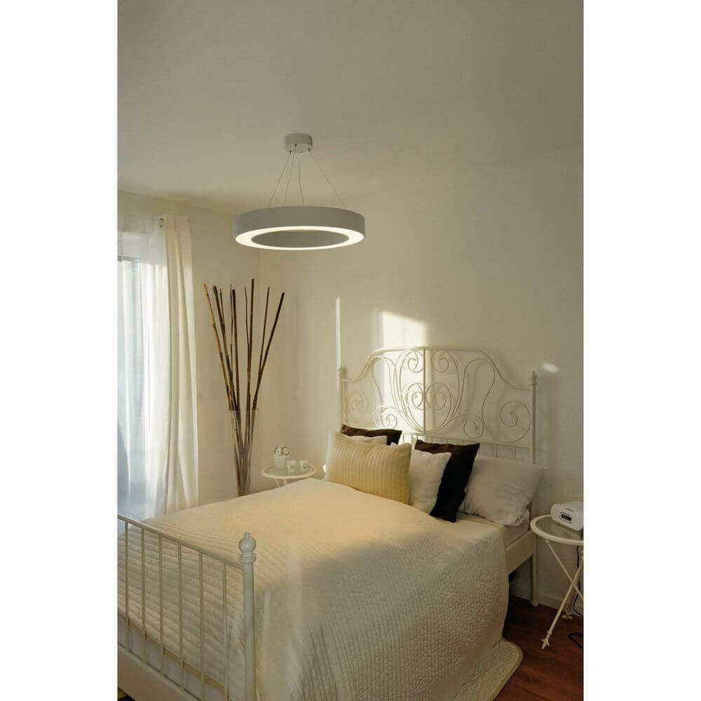 Medo RING 60 Pendelleuchte Weiß LED im Schlafzimmer mit modernem Design und dimmbarem Licht.