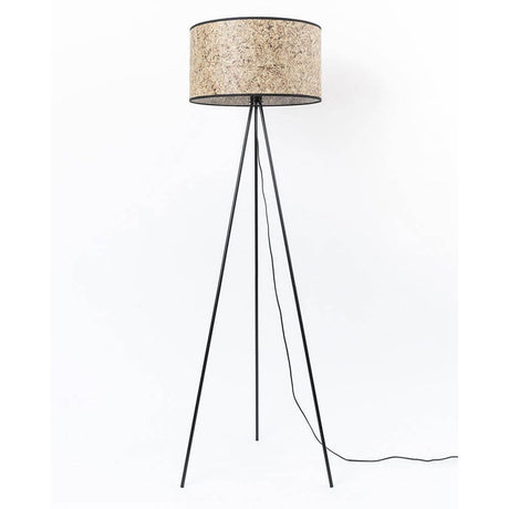 Metall Dreibein-Stehlampe mit Heuschirm im modernen Design mit schwarzem Metall und naturfarbenem Lampenschirm.