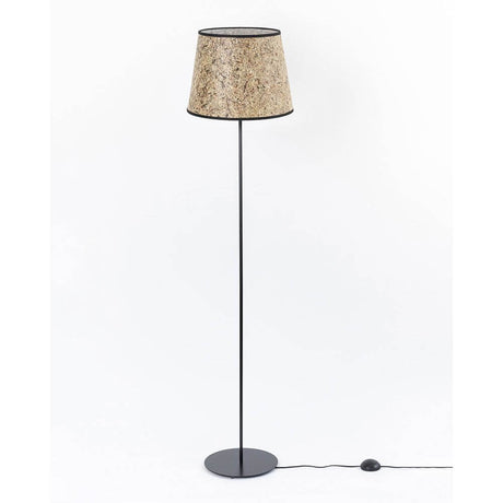 Metall Stehleuchte mit Heuschirm - elegante Stehlampe aus Heu und geschwärztem Metall für natürliche Wohnatmosphäre.