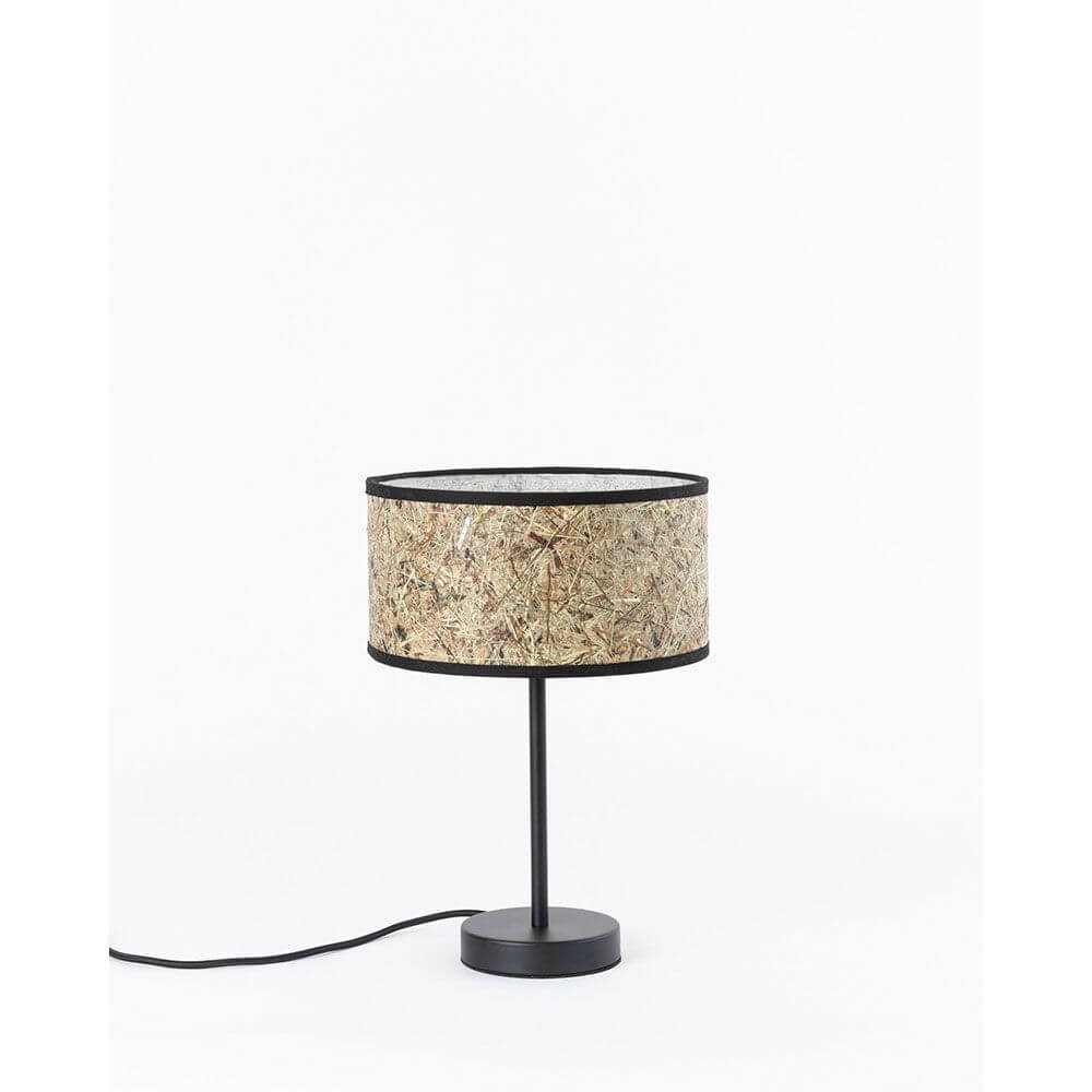 Metall Tischlampe mit Heuschirm, elegantes Design in Naturtönen für eine gemütliche Atmosphäre.