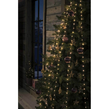 6.8m Micro LED tree skirt with ring Ø 11cm, 5 strands, 36 diodes, multifunction, app-capable, on a decorated Christmas tree.