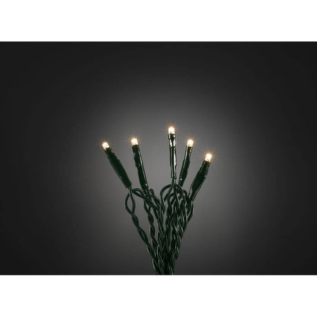 5m Micro LED Lichterkette 35 Warmweiße Dioden mit leuchtenden Dioden auf grünem Kabel.