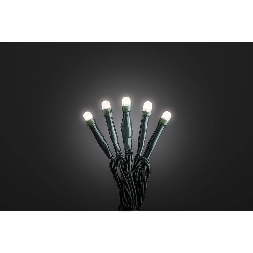12m Micro LED Lichterkette gefrostet 10 Warmweiße Dioden mit leuchtenden Dioden auf dunklem Hintergrund.