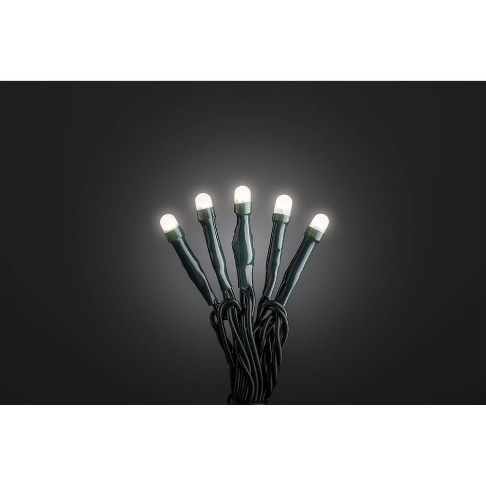3,6m Micro LED Lichterkette gefrostet 100 Warmweiße Dioden mit leuchtenden LEDs auf schwarzem Hintergrund.