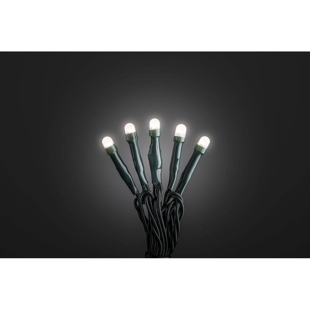 14m Micro LED Lichterkette gefrostet 35 Warmweiße Dioden mit warmweißen leuchtenden LEDs auf dunklem Hintergrund.