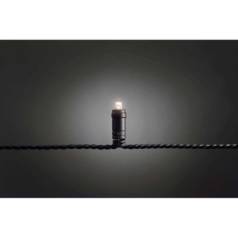 Micro LED Lichterkette mit Dimmer IP67 40 Warmweiße Dioden IP44 auf schwarzem Hintergrund.