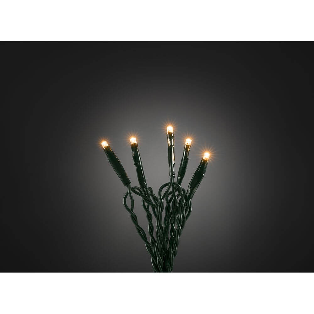 6m Micro LED Lichterkette 100 bernsteinfarbene Dioden leuchtet mit dekorativen Lichtern auf grünem Kabel
