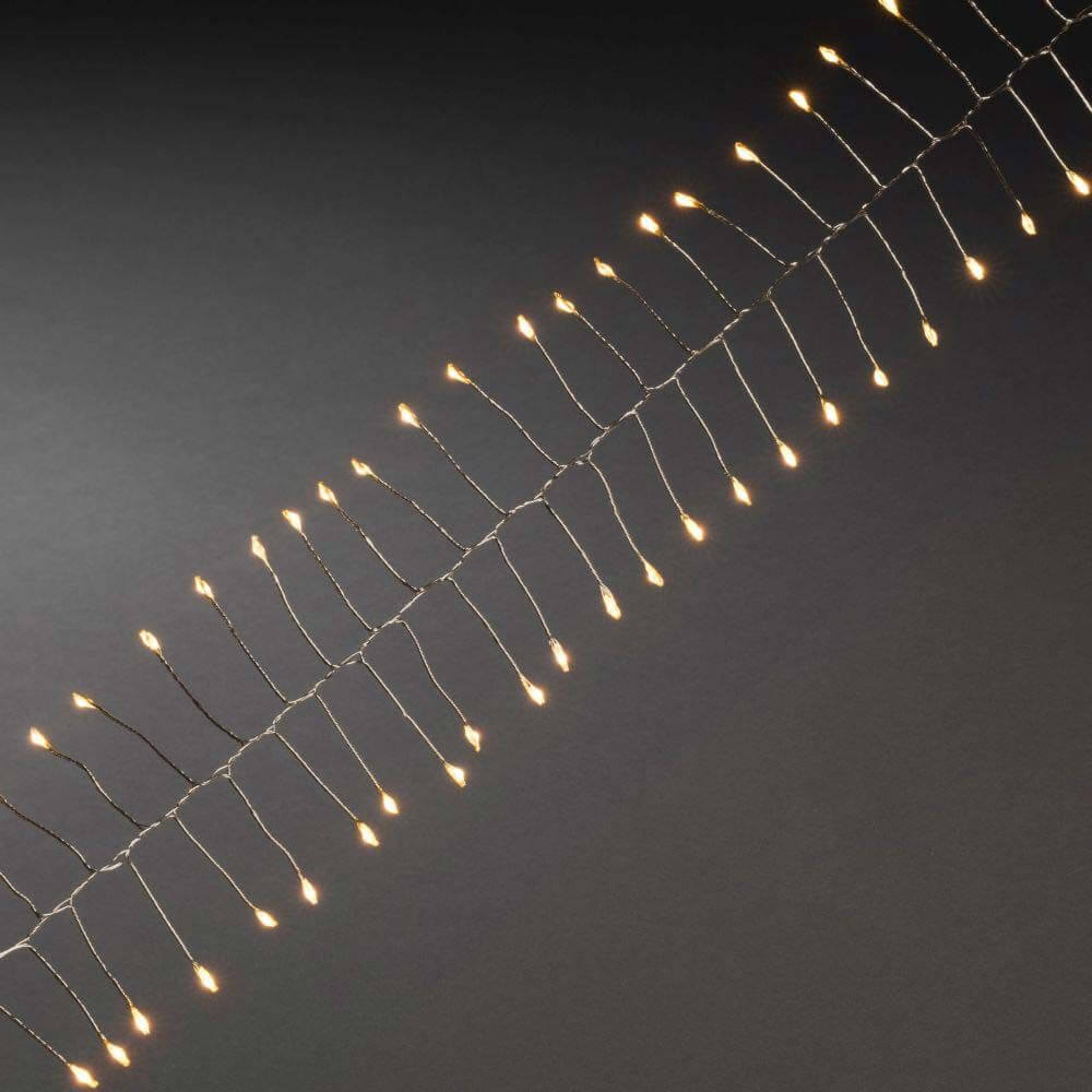 1,5m Micro LED Lichterkette Firecracker mit Timer 60 bernsteinfarbene Dioden batteriebetrieben Innen auf filigranem Draht.