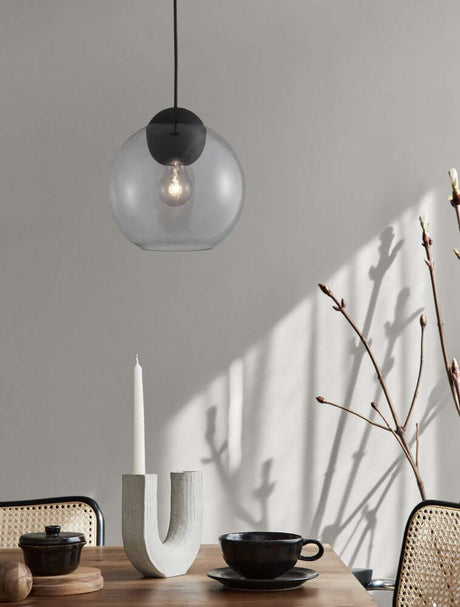 Midori pendant light E27 Ø 24cm in smoked glass above a dining table, modern and elegant, creates atmosphere.