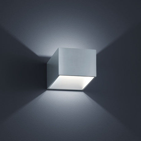 Miko LED-Væglampe 310lm mat aluminium i minimalistisk kubeform, strålende varmt lys opad og nedad.