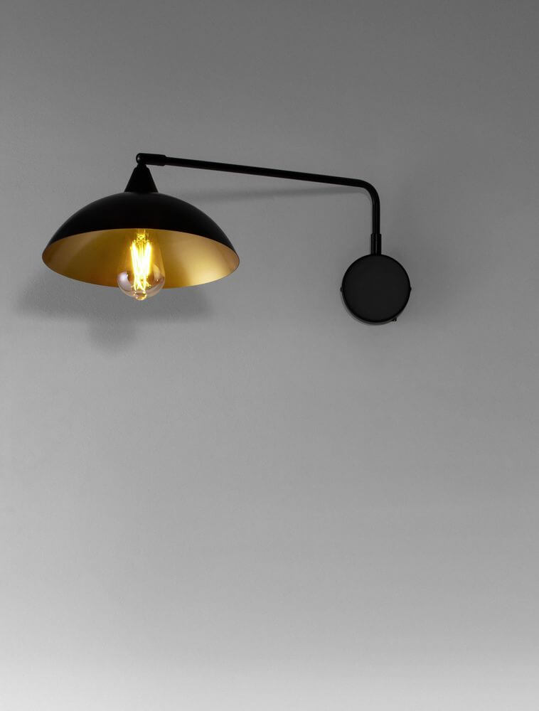 Mirba Wandleuchte Schwarz, Gold mit elegantem design und goldfarbenem Schirm für stimmungsvolle Beleuchtung.