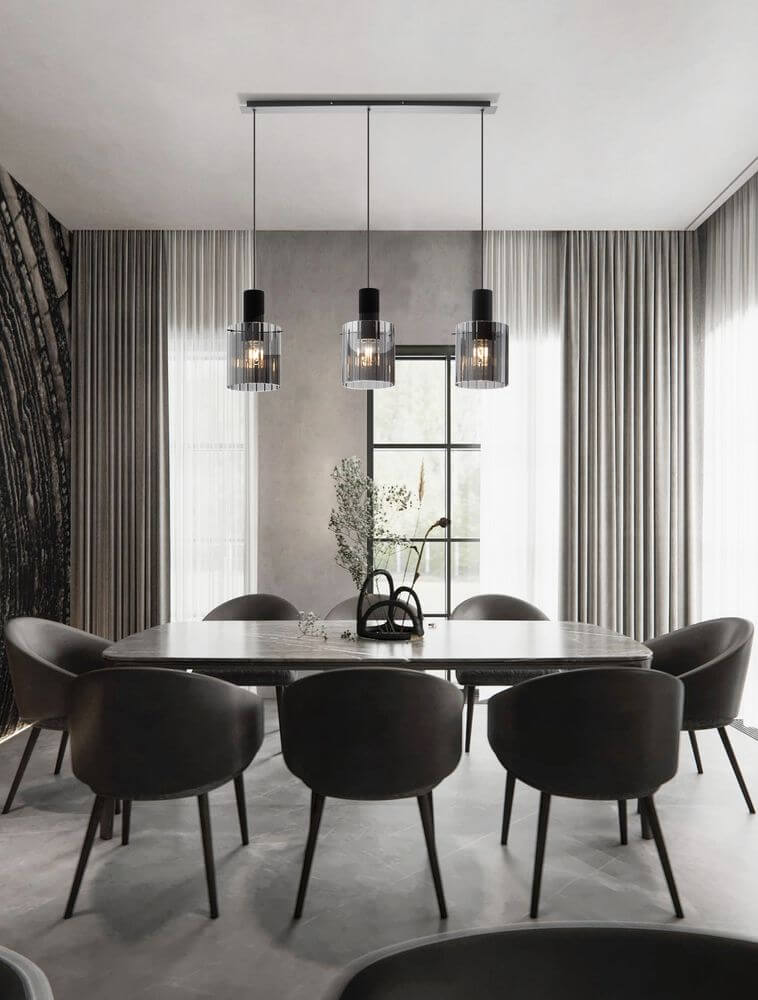 Mirbi Pendelleuchte 4-flammig Schwarz, Rauch in modernem Esszimmer mit elegantem Design.