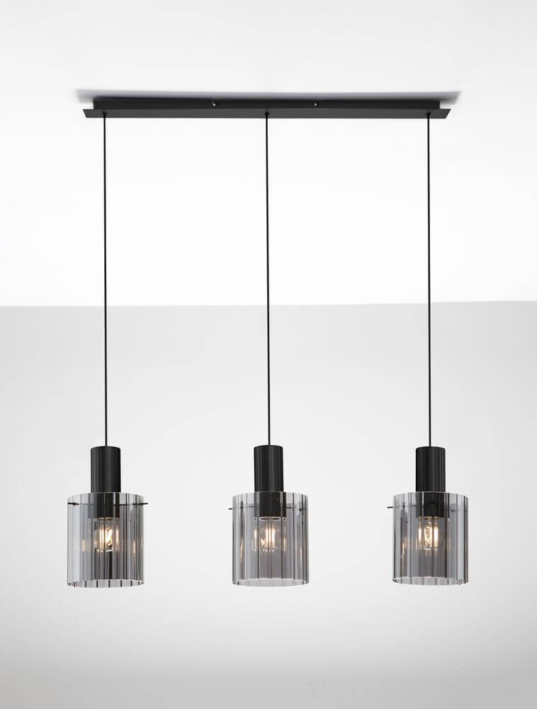 Mirbi Pendelleuchte 4-flammig Schwarz, Rauch mit drei rauchfarbenen Gläsern und elegantem Design.