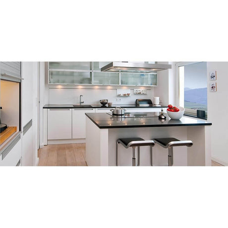 Möbel EBL Set LED 3x1W 12VA 12V 65mm Chrom in modernem Kücheninterieur mit eleganten Stühlen.