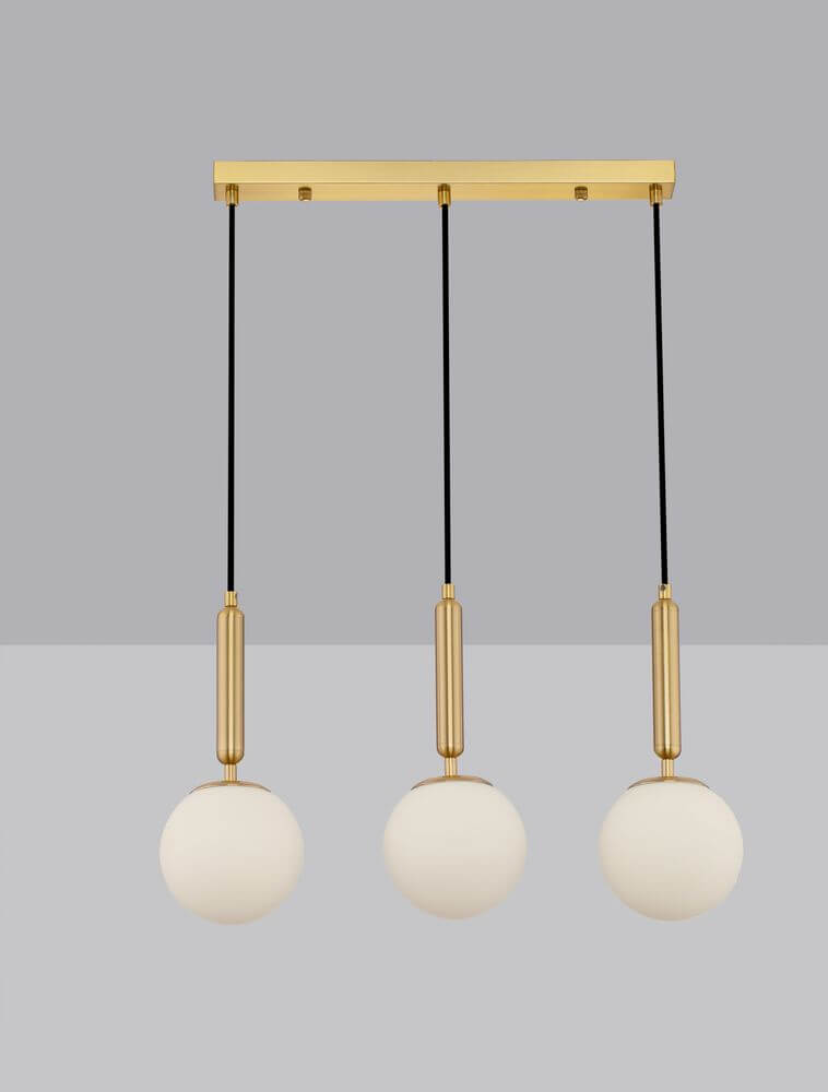 Monet Pendelleuchte 3-flammig Gold, Weiß mit drei runden Glaskugeln und elegantem skandinavischen Design.