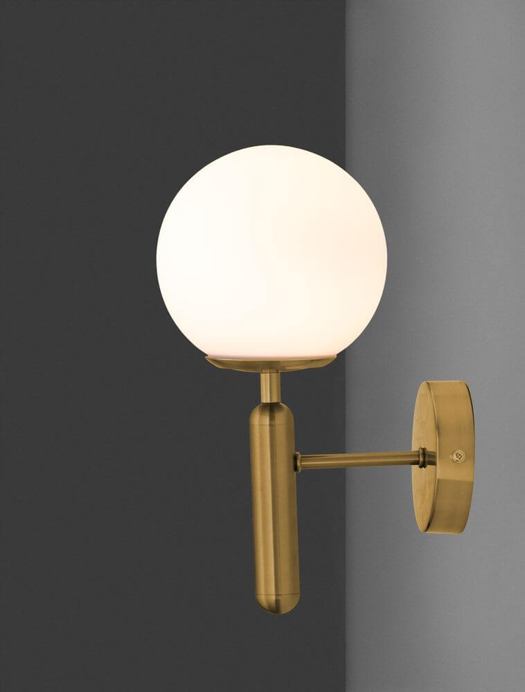 Monet Wandleuchte Gold, Weiß – elegante Wandlampe mit mundgeblasenem opal Glas und Messinggestell