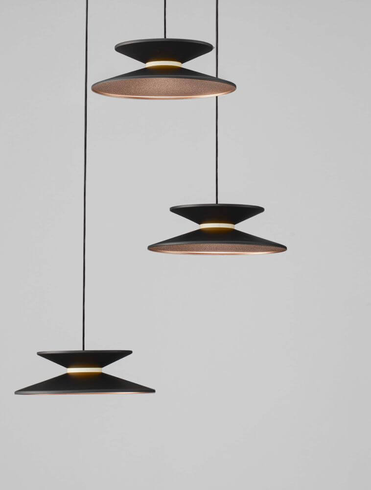 Morfi Pendelleuchte 3-flammig Ø 42cm 3000K Schwarz, Gold in modernem Design.